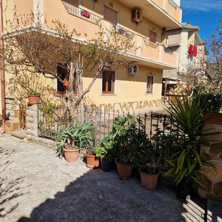Appartamento Casa Vostra Bosa Luaran gambar